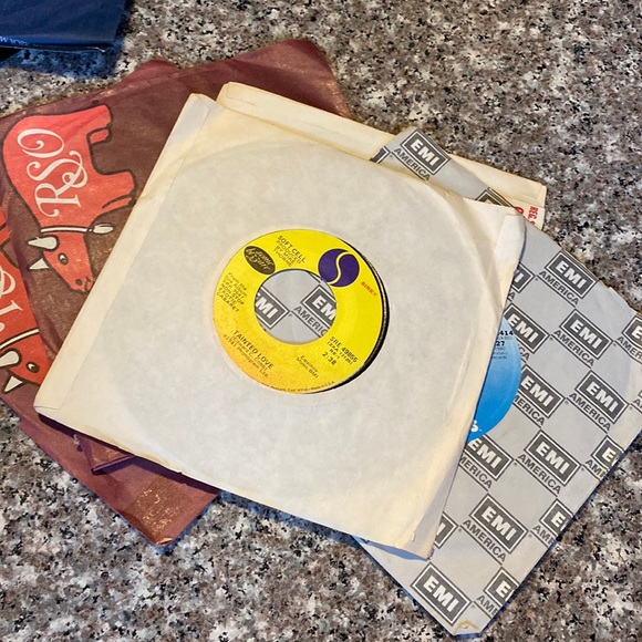 45 RPM vinyl record 1981 - “Tainted Love” Edward C Cobb - Picture 4 of 5